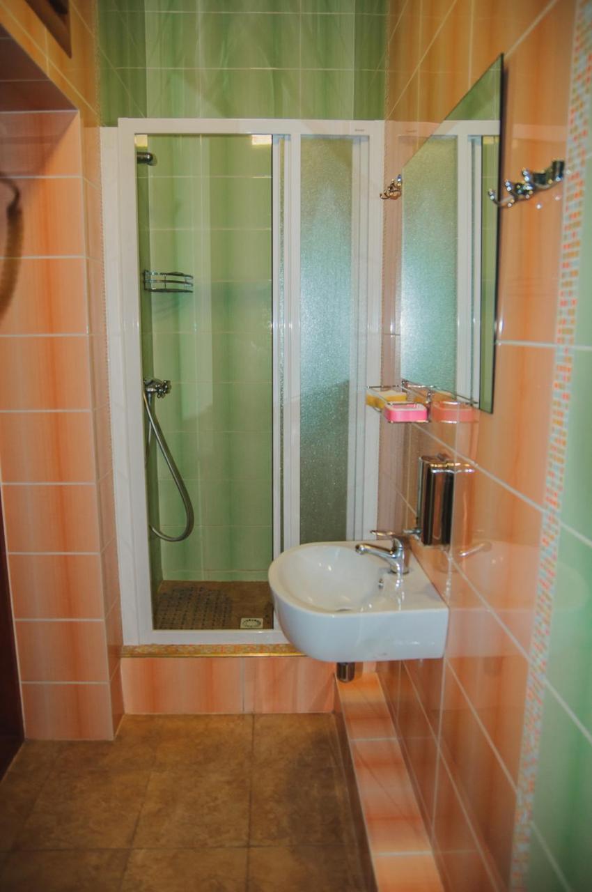 Hostel Stozhary Ternopil Ngoại thất bức ảnh